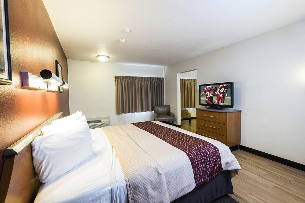 Red Roof Inn Plus+ South Deerfield - Amherst Экстерьер фото
