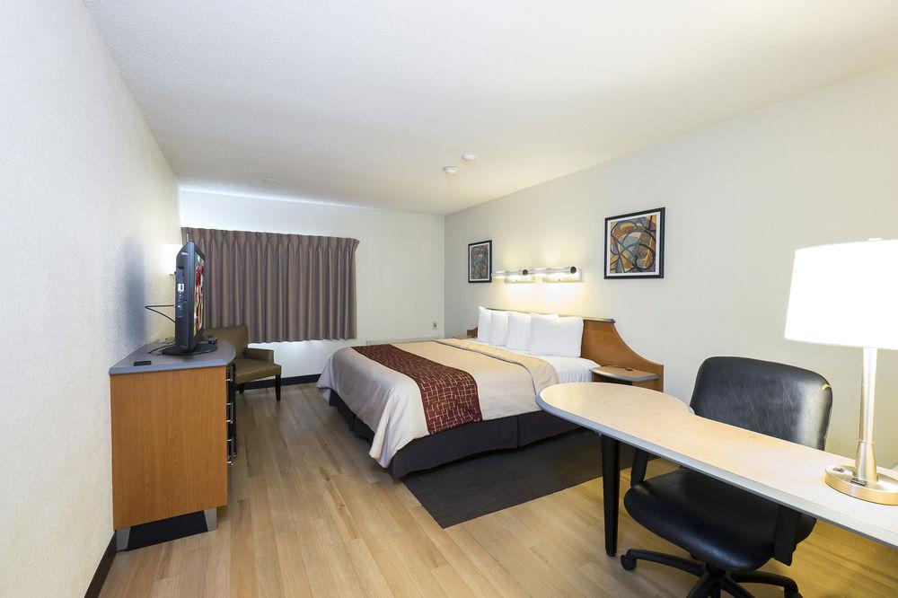 Red Roof Inn Plus+ South Deerfield - Amherst Экстерьер фото